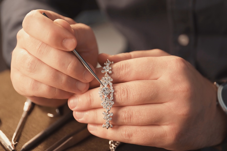 jewellery coolum qld – master jeweller – antique wedding rings – vintage engagement rings – custom jewellery repair and remodelling